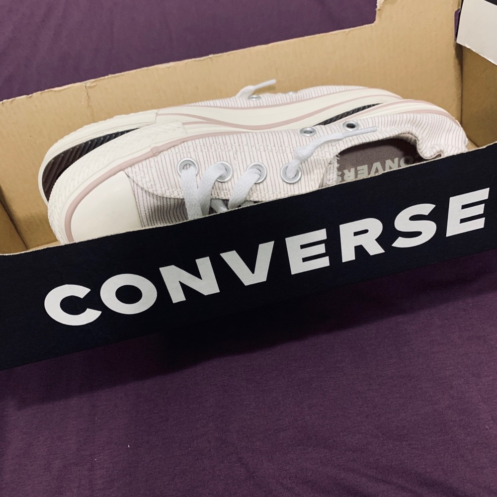SUPER CUTE converse size 5 women’s NWT - Picture 5 of 8